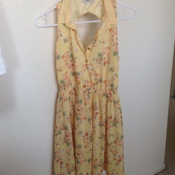 ***BUNDLES**** Spring Dresses - Picture 4 of 4