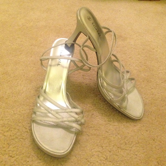 Trinkets high heel shoe