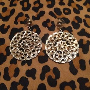 Adorable earrings!