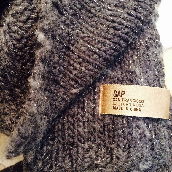 Grey and silver knit scarf - Picture 2 of 3