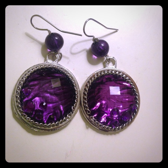 Earrings - Picture 1 of 1