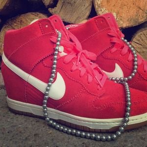 Grey faux Pearl necklace with heart.