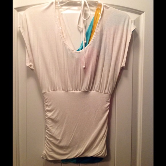 Super cute top with tie behind neck. - Picture 2 of 2