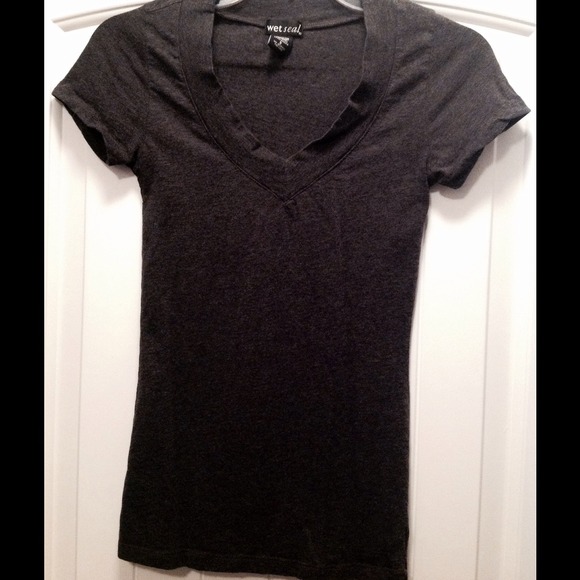 Grey tee