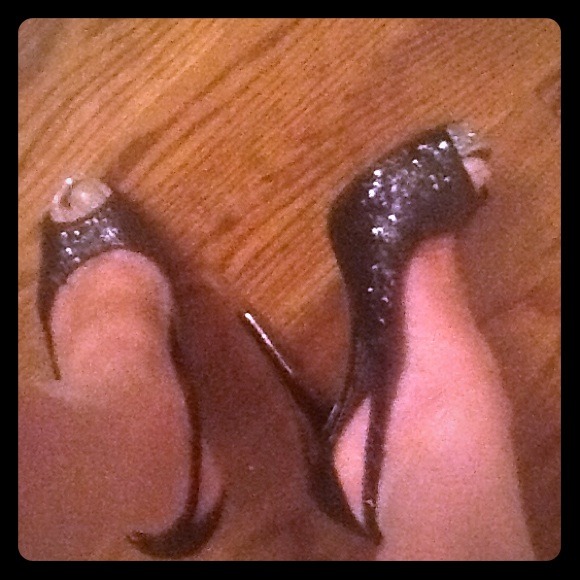 GUESS HEELS - Picture 2 of 4