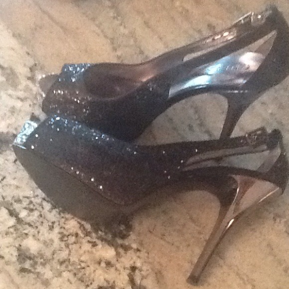 GUESS HEELS