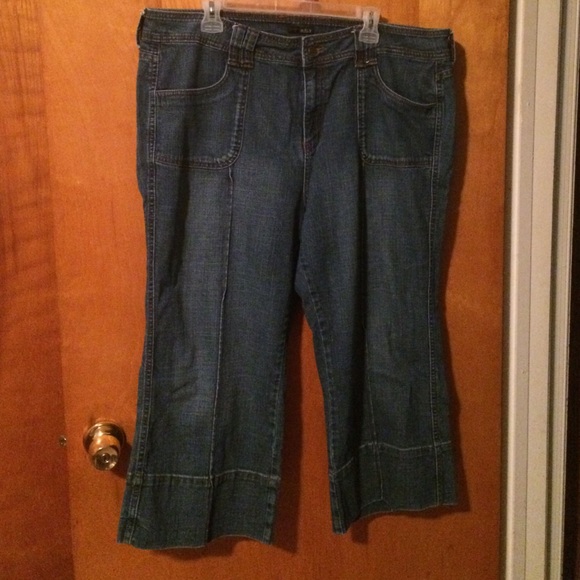 Jean Capri - Picture 2 of 3