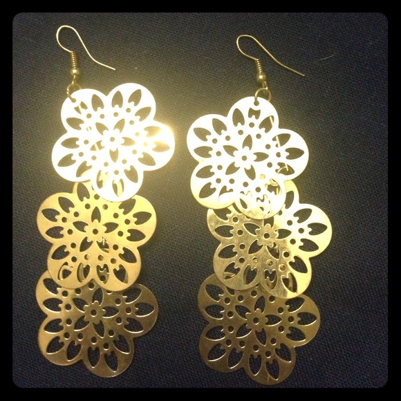 Earrings - Picture 1 of 1