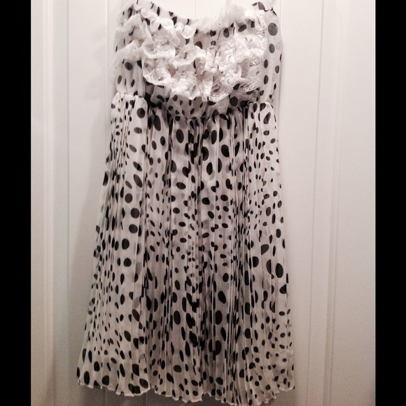 Polka dot tube top with ruffle detail - Picture 1 of 1