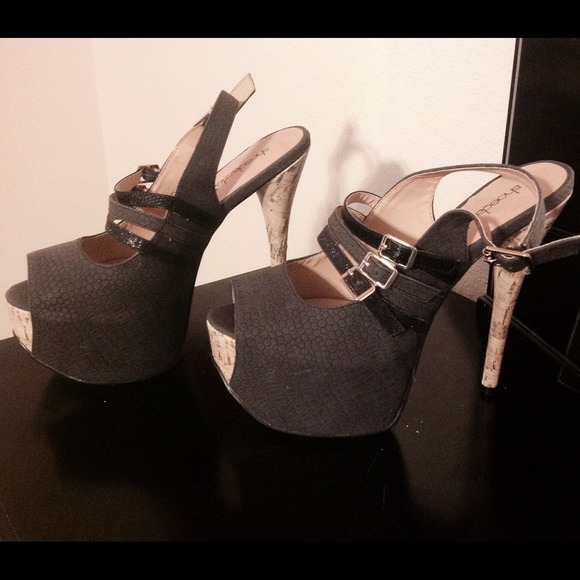 Brand new, black platform heels! - Picture 2 of 3