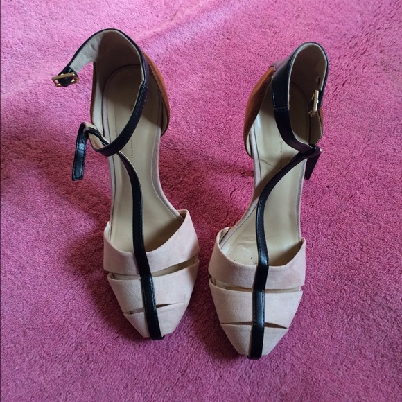 🔴 SOLD Zara Nude Black Heels - Picture 2 of 4
