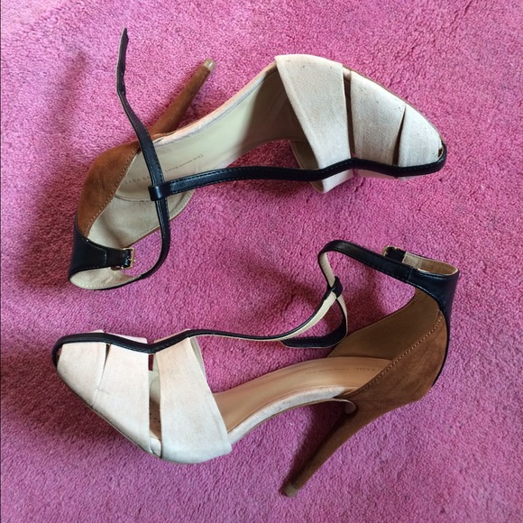 🔴 SOLD Zara Nude Black Heels - Picture 3 of 4