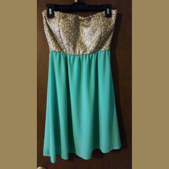Cute strapless dress! - Picture 1 of 3