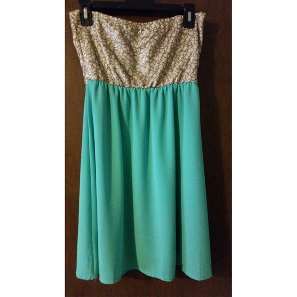 Cute strapless dress! - Picture 3 of 3