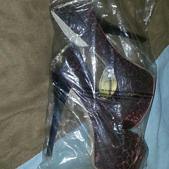 Bakers heel open toe. - Picture 2 of 2