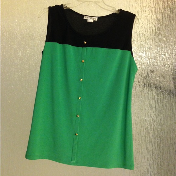Sleeveless top sold today - Picture 2 of 2