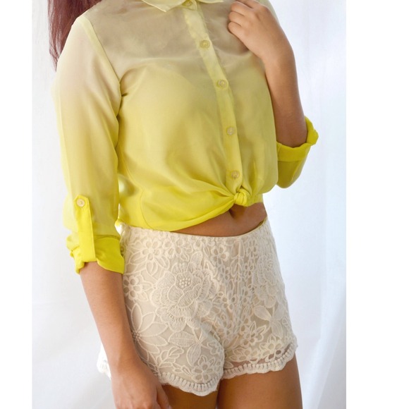 SALE 🎉HP🎉 Roseland Lace shorts (beige) - Picture 1 of 2