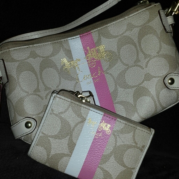 Small coach purse/wristlet with matching wallet