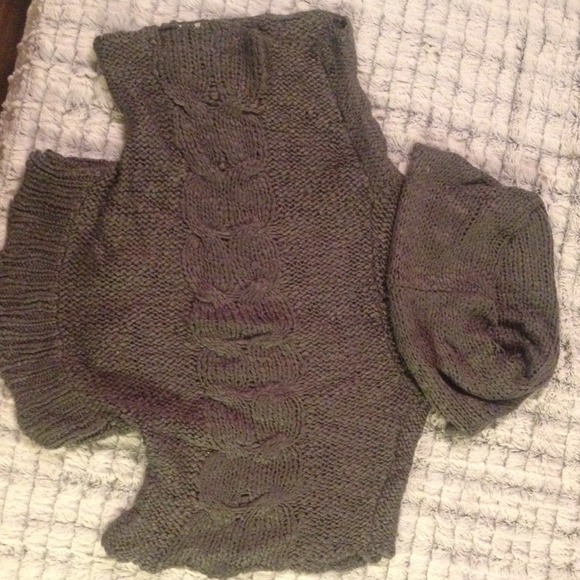 Jessica Simpson cowl neck short sleeve sweater