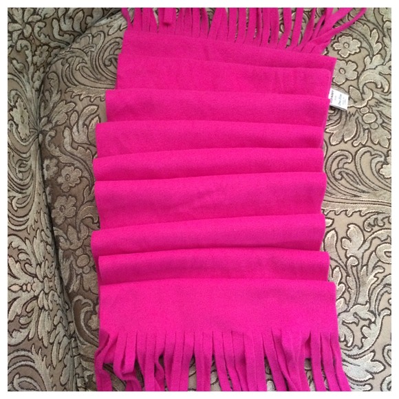 Beautiful fuschia Old Navy soft scarf. - Picture 1 of 3