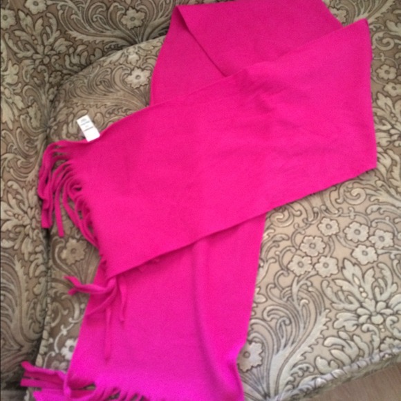 Beautiful fuschia Old Navy soft scarf. - Picture 2 of 3