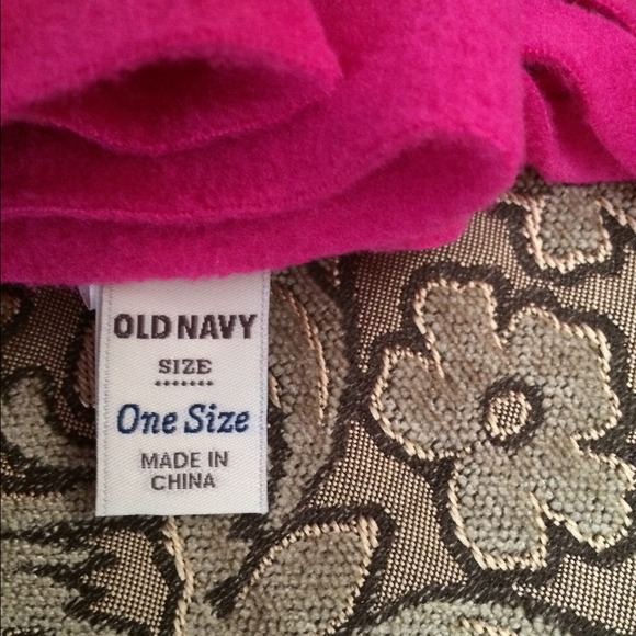 Beautiful fuschia Old Navy soft scarf. - Picture 3 of 3