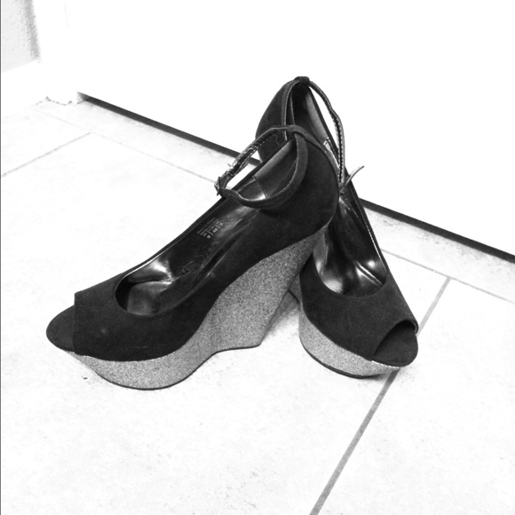 NWOT Black and silver platform wedges - Picture 1 of 4