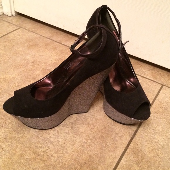 NWOT Black and silver platform wedges - Picture 3 of 4