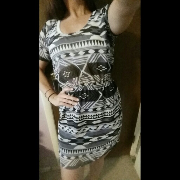 Patterned dress NEW - Picture 2 of 2
