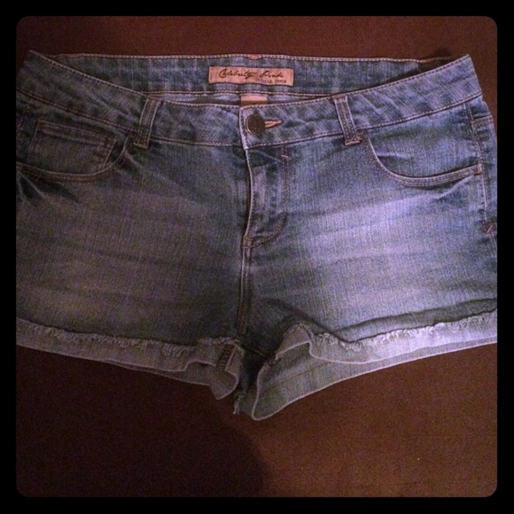 Blue Jean Light-Wash Short-Shorts