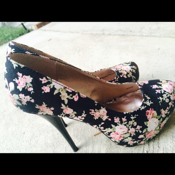 Flower heels - great condition