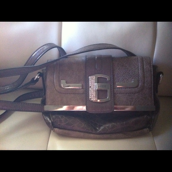PRE-LOVED GUESS PURSE - Picture 1 of 4
