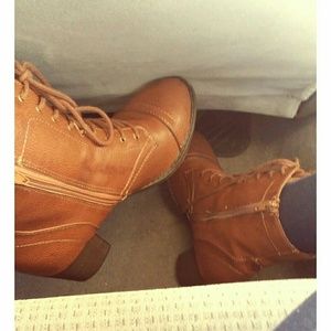 🙅 TRADED🙅Brown boots with heel worn once