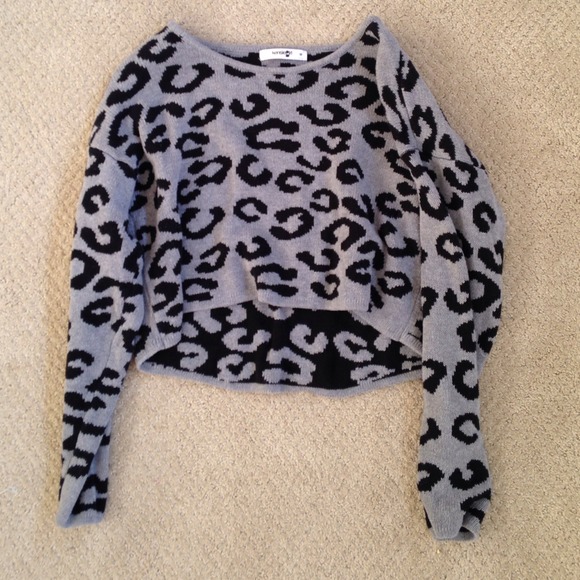 KensieGirl size medium crop sweater.