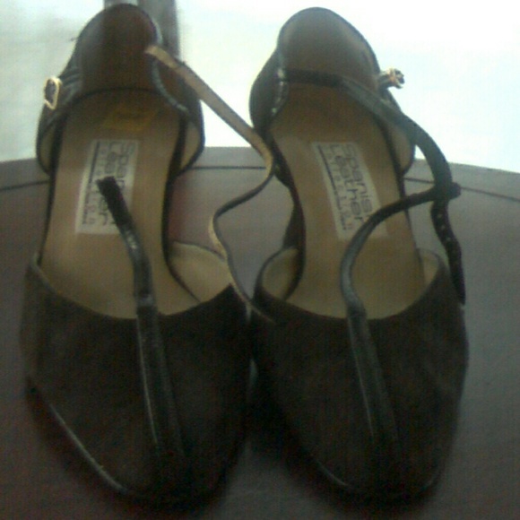 Heels - Picture 2 of 4