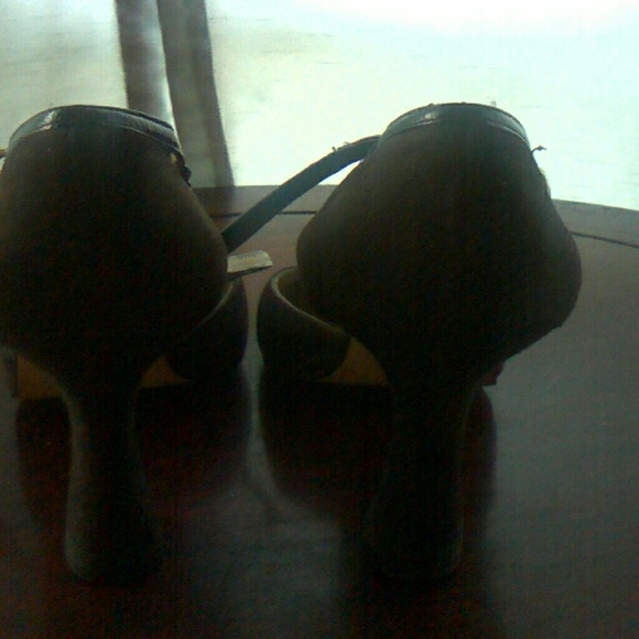 Heels - Picture 4 of 4