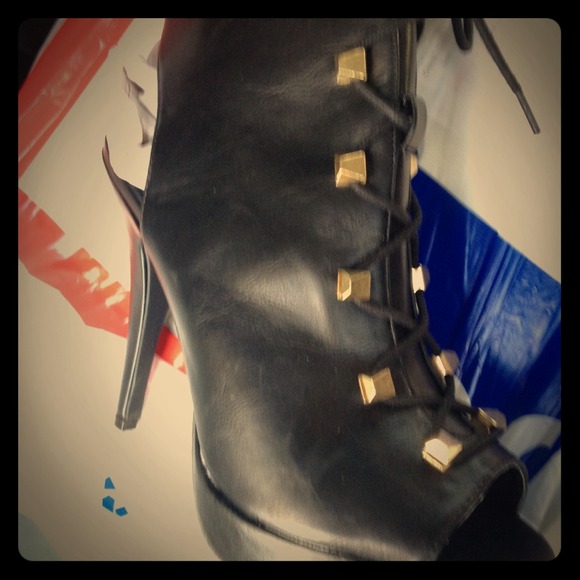 small heel boots oven ankle