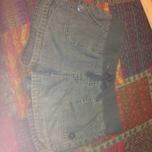 Cute cute light wash shorts!