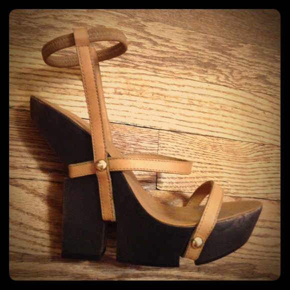 Size 6 United Nude wedges