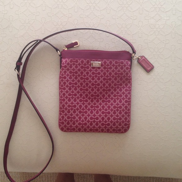 Coach Handbags - PRICE✂️ COACH CROSSBODY BAG