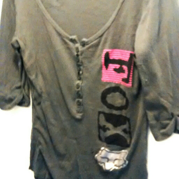 Quarter sleeve top