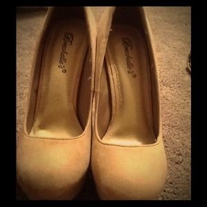 Nude suede pumps