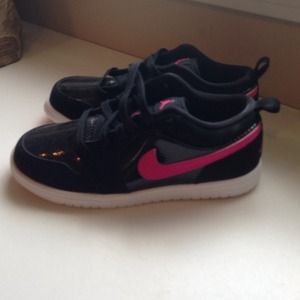 New Never Worn SNEAKERS 💕