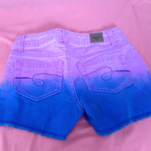 cute dipdyed shorts .. will fit 13-15 year olds - Picture 1 of 1