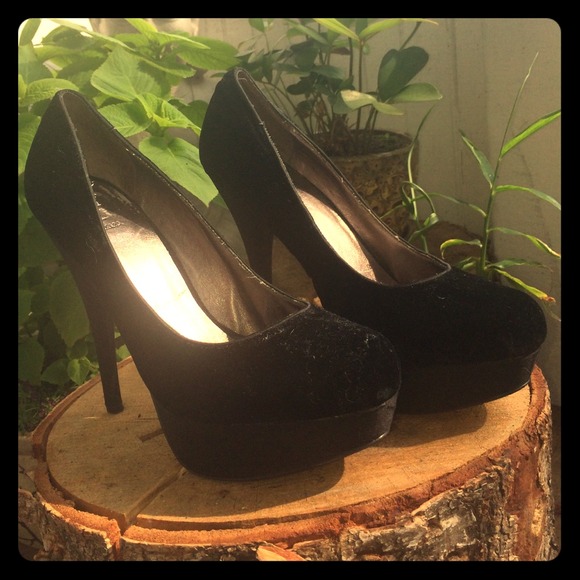Bakers Victoria Pump in Black Velvet