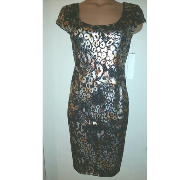 🎉 HP  🎉 Mettalic exotic print Dress