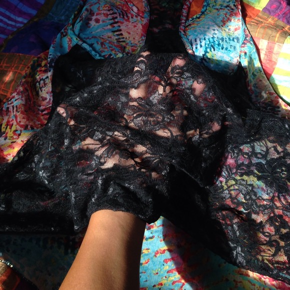 Fun flirty tank top! - Picture 2 of 4