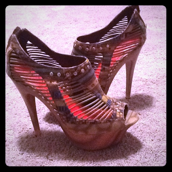 Sale !!!! 💁Beautiful wooden stilettos !!