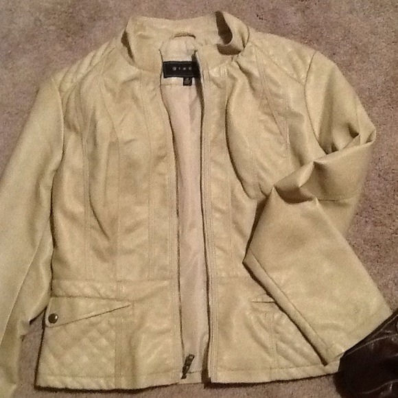 SALE!!!! 💁Beige leather jacket!