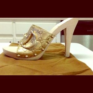 ⚡️AUTHENTIC GUCCI GOLD SANDALS⚡️REDUCED!!